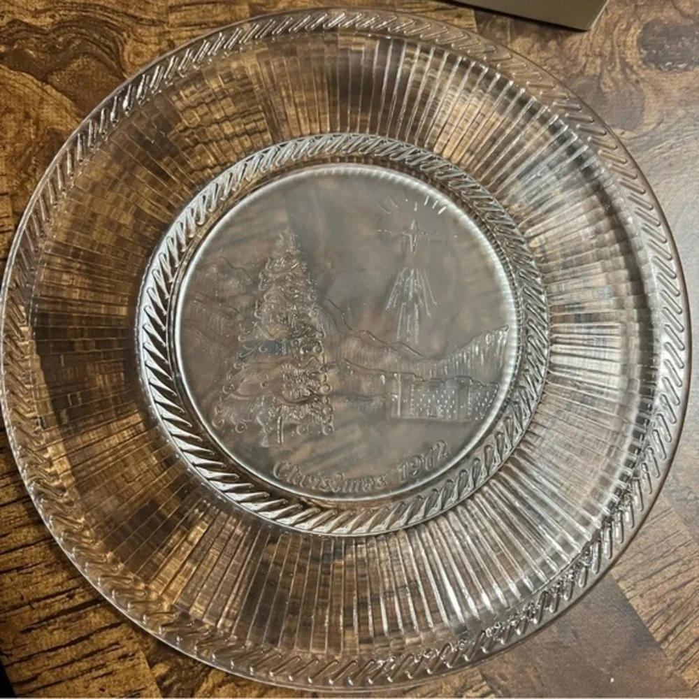 St Clair Glass 1972 Christmas Plate NIB Clear
